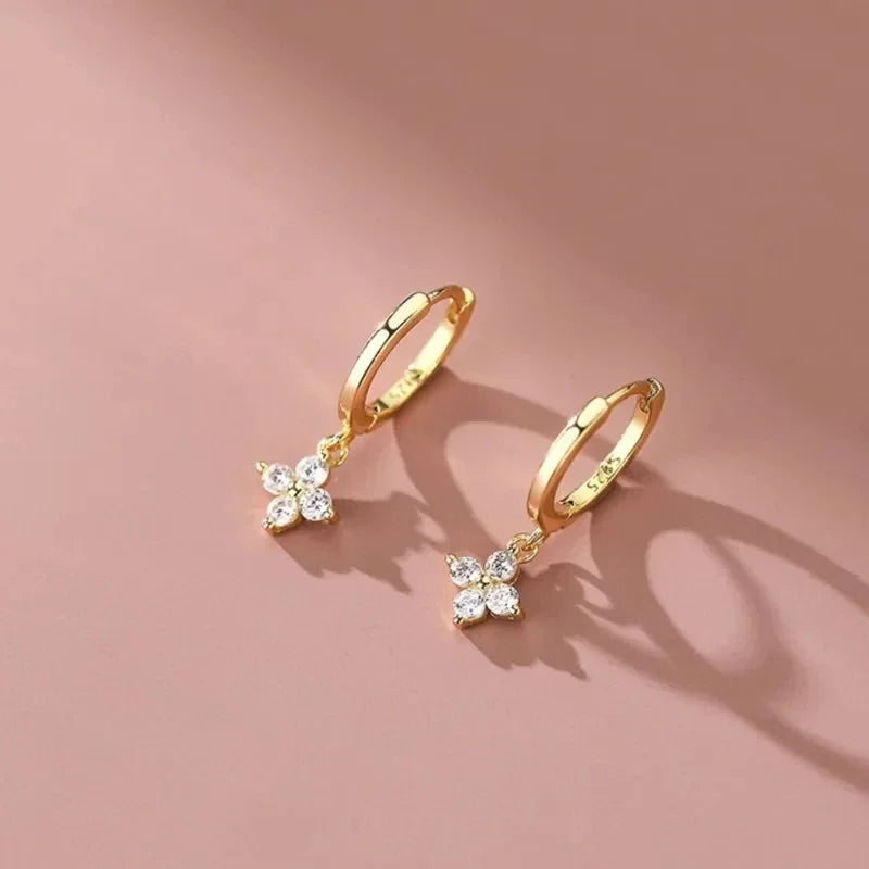 Pendientes de Aro Trébol con Zirconia en Plata 925 – Joya de Boda & Fiesta