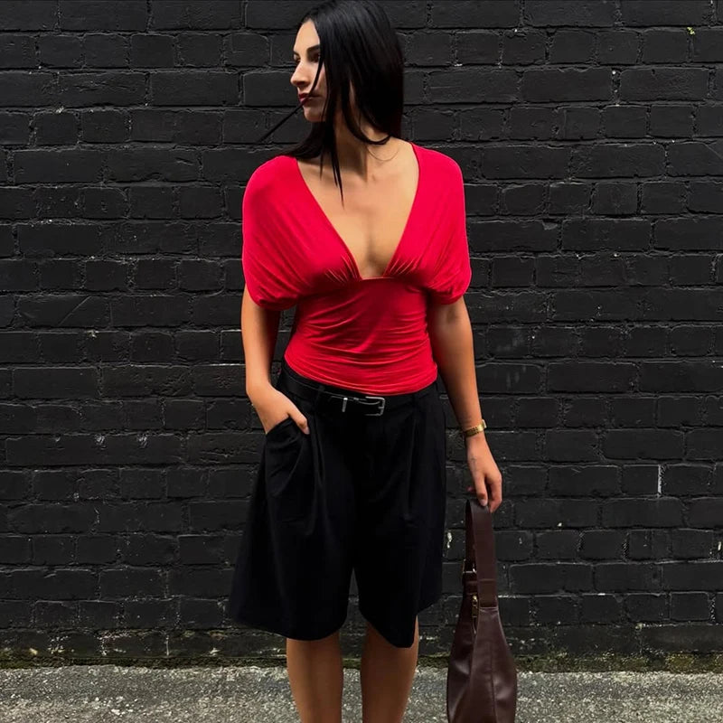 Top corto sexy de tirantes con cuello en V para mujer; estilo Y2K ajustado, sin espalda, con cordones y detalle fruncido. Ideal para fiestas y discotecas. Tendencia verano 2026.