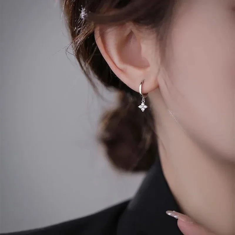 Pendientes de Aro Trébol con Zirconia en Plata 925 – Joya de Boda & Fiesta