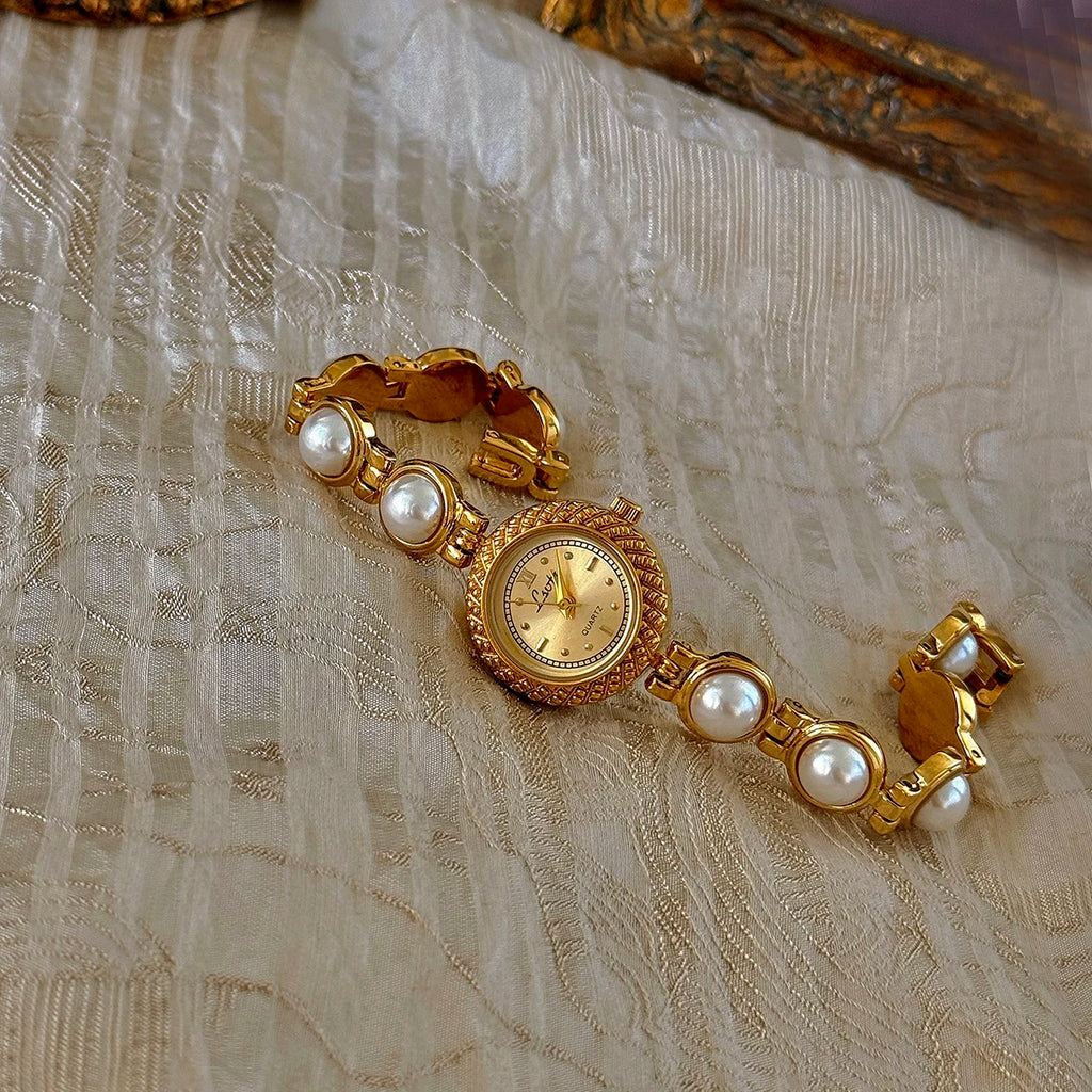 Reloj de Cuarzo con Correa de Perlas – Colección Bohème Dorada