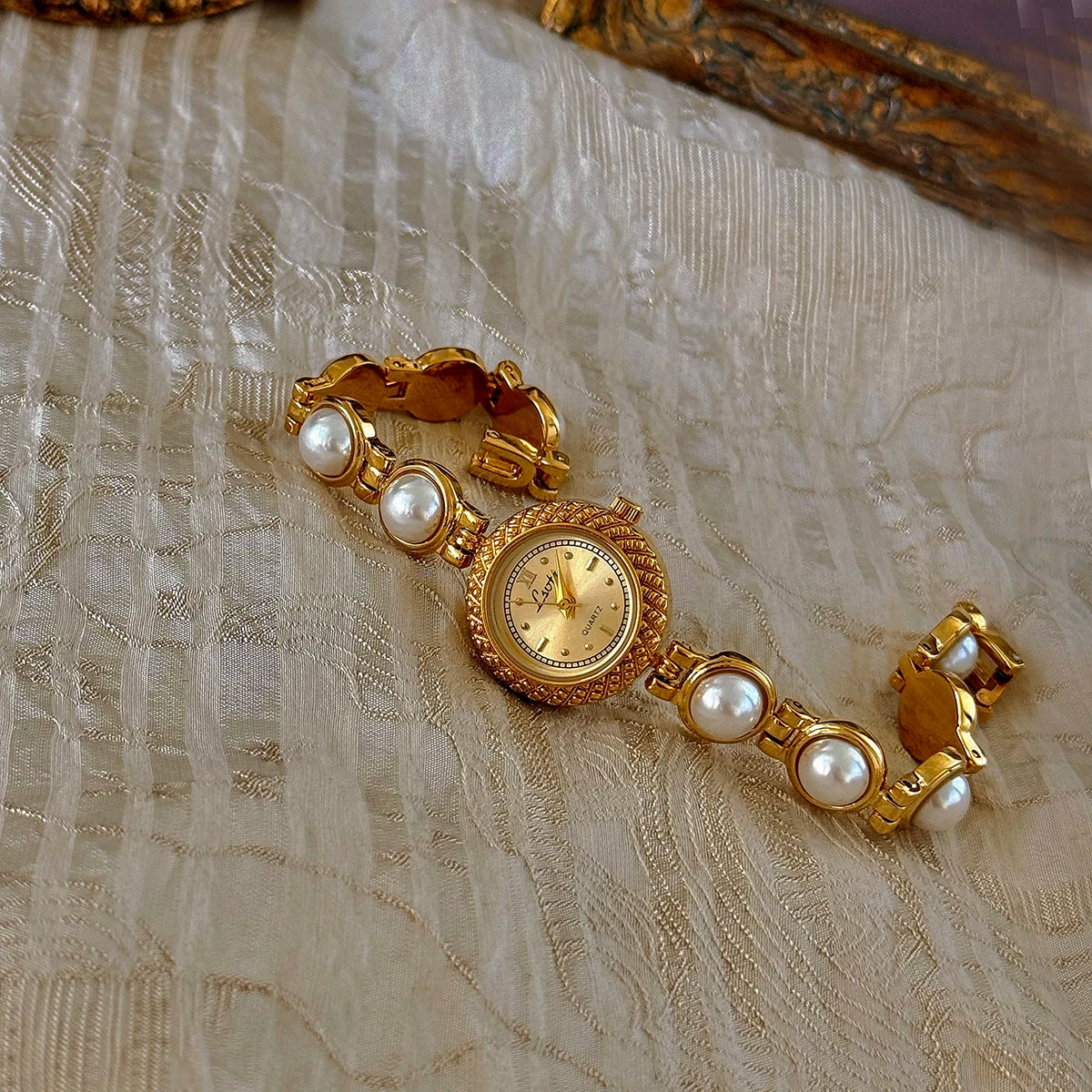 Quartz Watch with Pearl Strap – Golden Bohème Collection