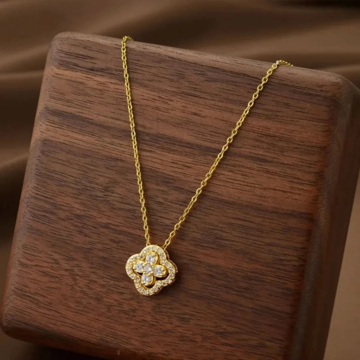 Collar de Flor con Cuatro Colgantes para Mujer – Cadena Clavicular Regalo Cumpleaños