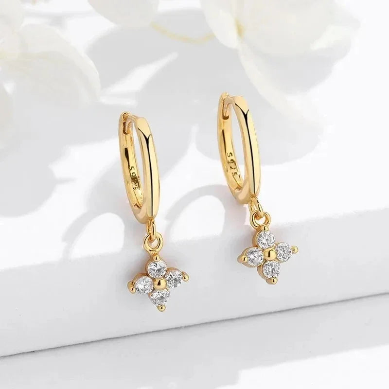 Pendientes de Aro Trébol con Zirconia en Plata 925 – Joya de Boda & Fiesta