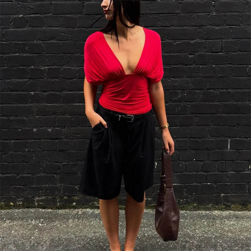 Top corto sexy de tirantes con cuello en V para mujer; estilo Y2K ajustado, sin espalda, con cordones y detalle fruncido. Ideal para fiestas y discotecas. Tendencia verano 2026.