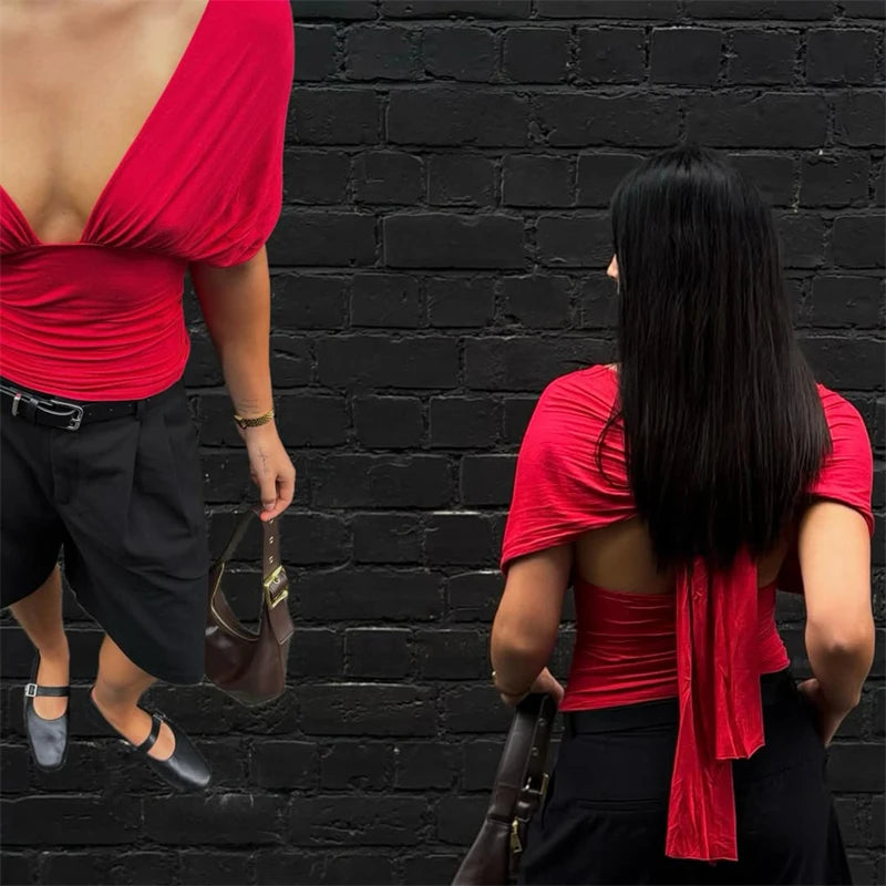 Top corto sexy de tirantes con cuello en V para mujer; estilo Y2K ajustado, sin espalda, con cordones y detalle fruncido. Ideal para fiestas y discotecas. Tendencia verano 2026.