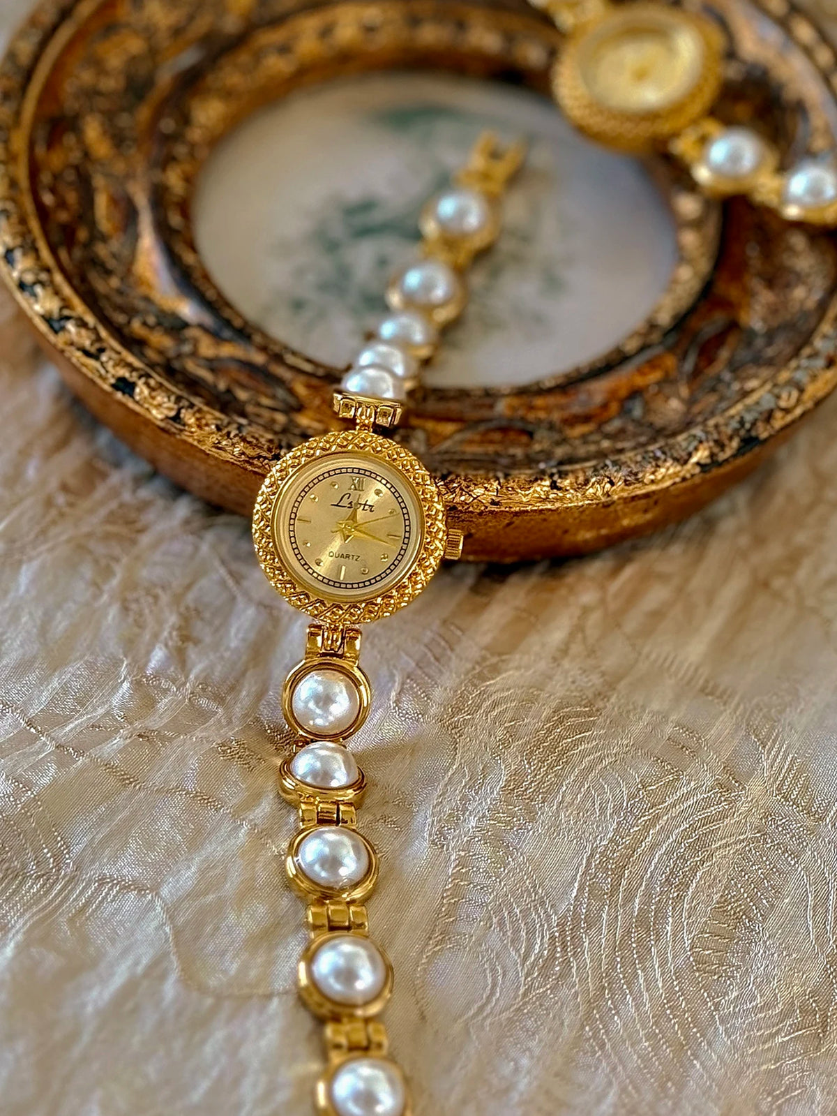 Quartz Watch with Pearl Strap – Golden Bohème Collection
