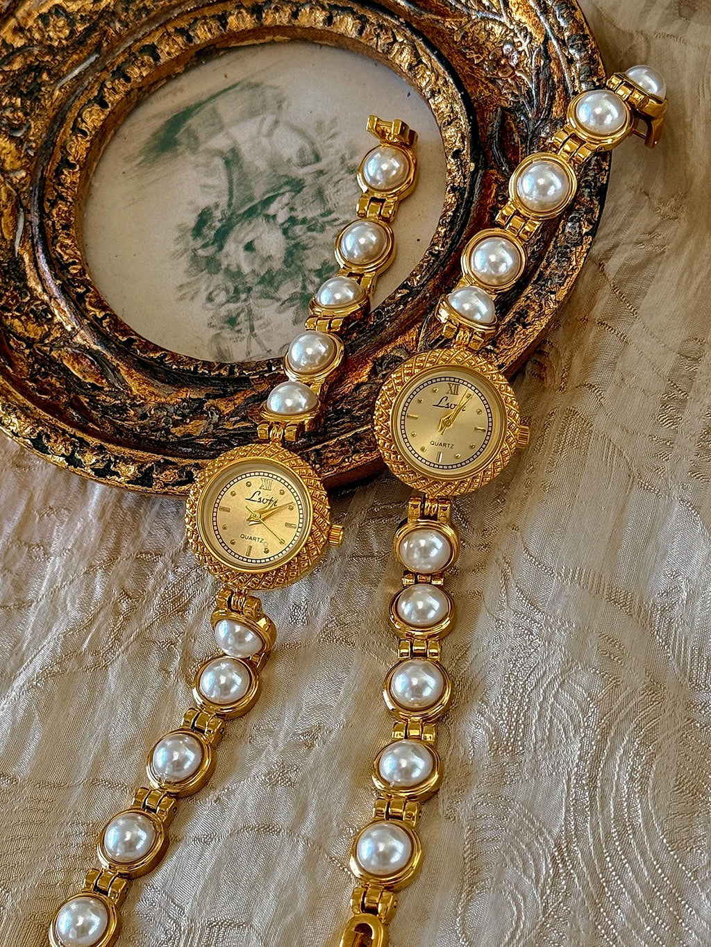 Reloj de Cuarzo con Correa de Perlas – Colección Bohème Dorada
