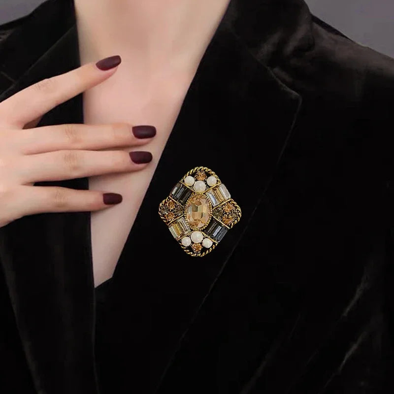 Broche Vintage con Perlas & Cristales – Accesorio Coreano de Lujo para Mujer