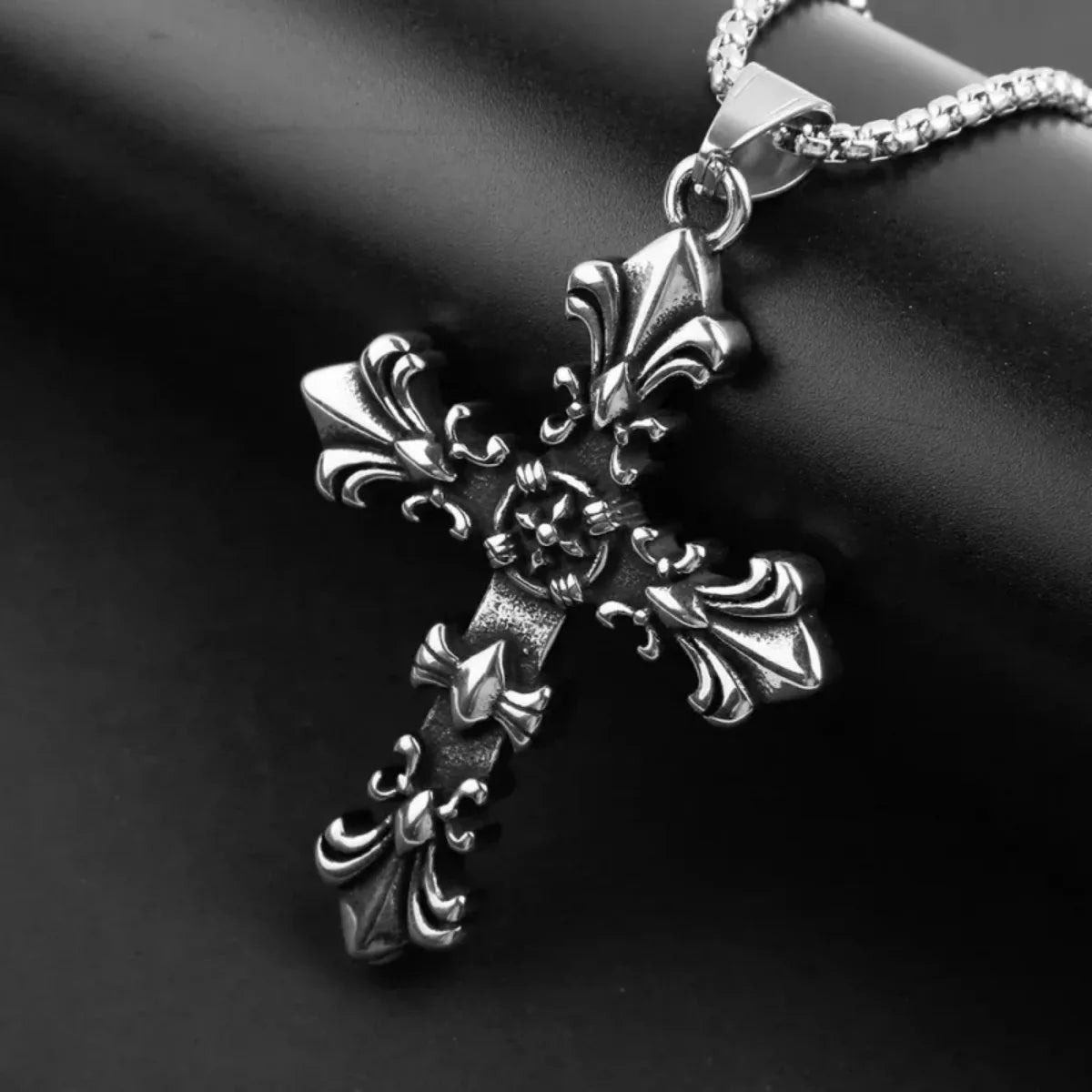 Unisex Punk Cross Necklace – Vintage Silver Streetwear Jewelry, Ideal Gift
