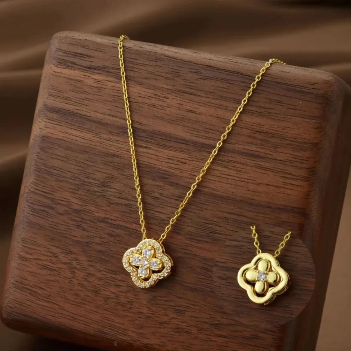 Collar de Flor con Cuatro Colgantes para Mujer – Cadena Clavicular Regalo Cumpleaños