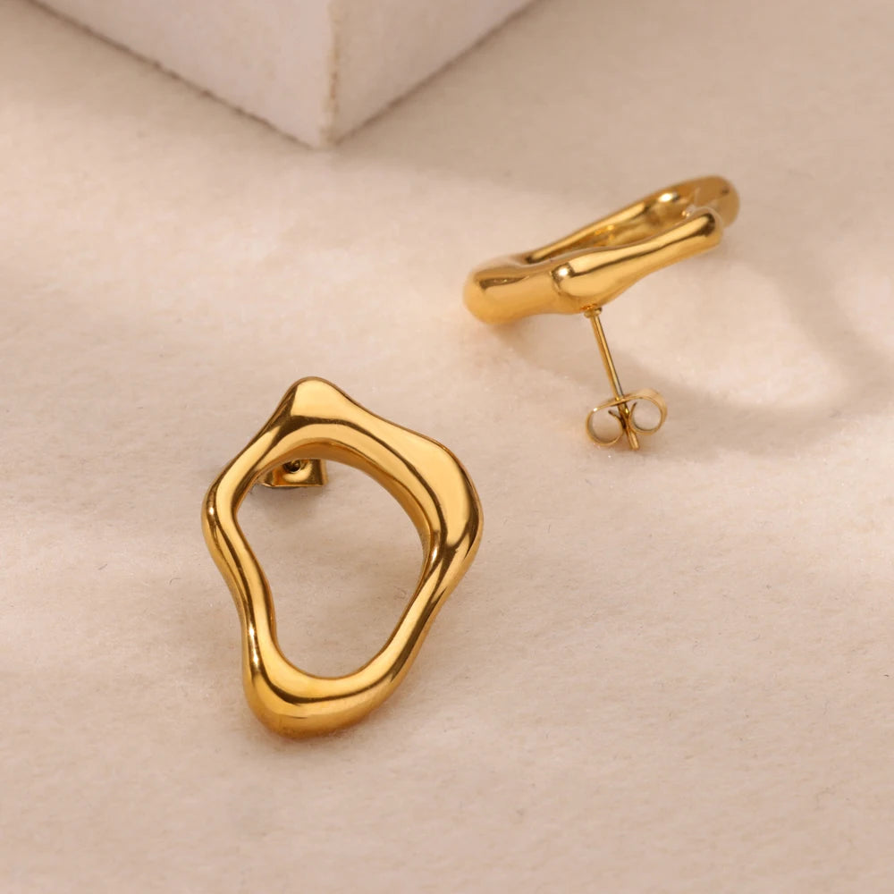 Pendientes Irregulares de Acero Inoxidable – Diseño Estético Dorado para Mujer