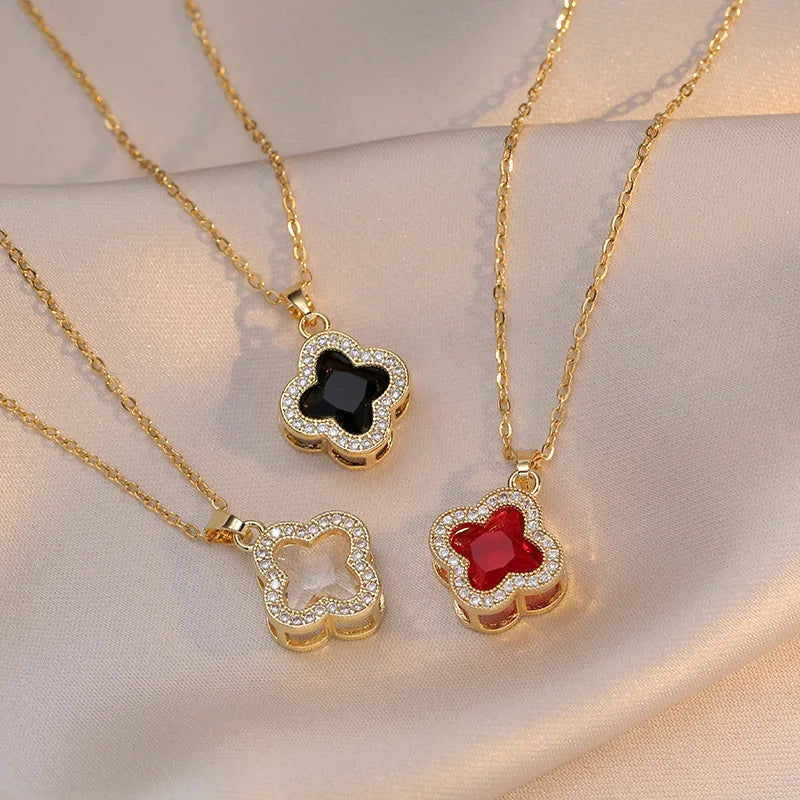 Collar Concha & Trébol de la Suerte – Acero Inoxidable Chapado Dorado para Mujer